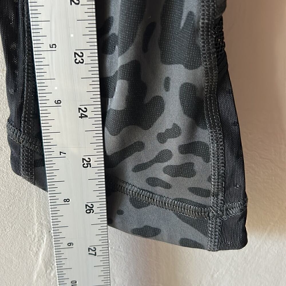 Lululemon Crop Leggings 4 - Picture 7 of 11